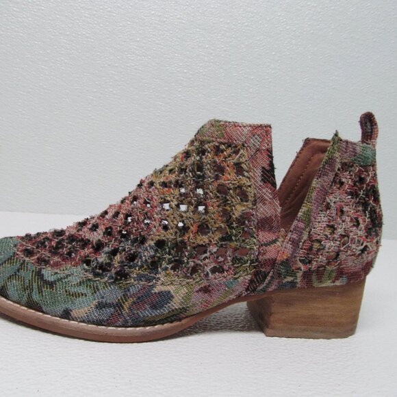 Jeffrey Campbell Taggart Bootie Tapestry Jacquard Size 8M - Picture 3 of 9